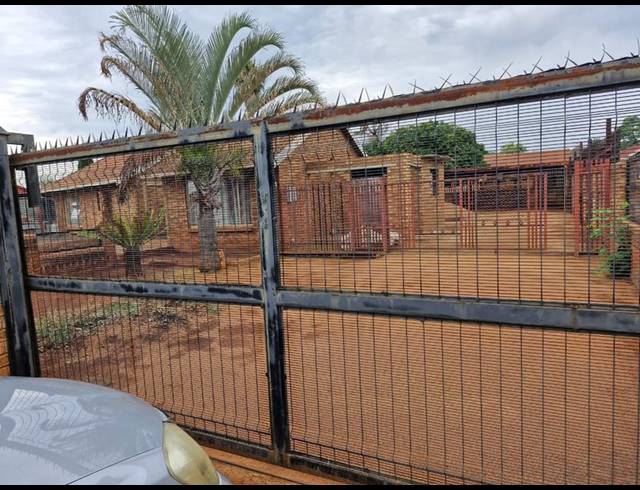 2 BEDROOM HOUSE FOR SALE IN THE ORCHARDS